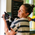 Cat_bites_when_picked_up