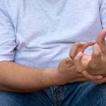 Understanding_bumps_on_side_of_fingers_causes_diagnosis_treatment